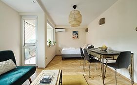 2Br Apt Balcony Tamka 17 Ac